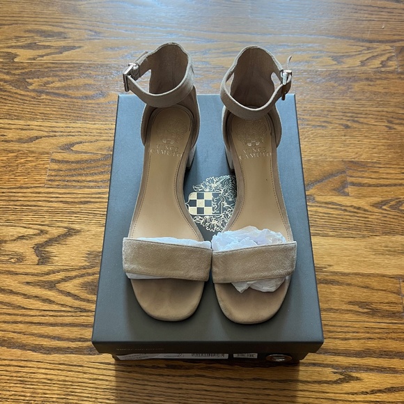 Vince Camuto Sasseta child suede dress shoe in Tipsy Taupe color size 6M - Picture 1 of 13